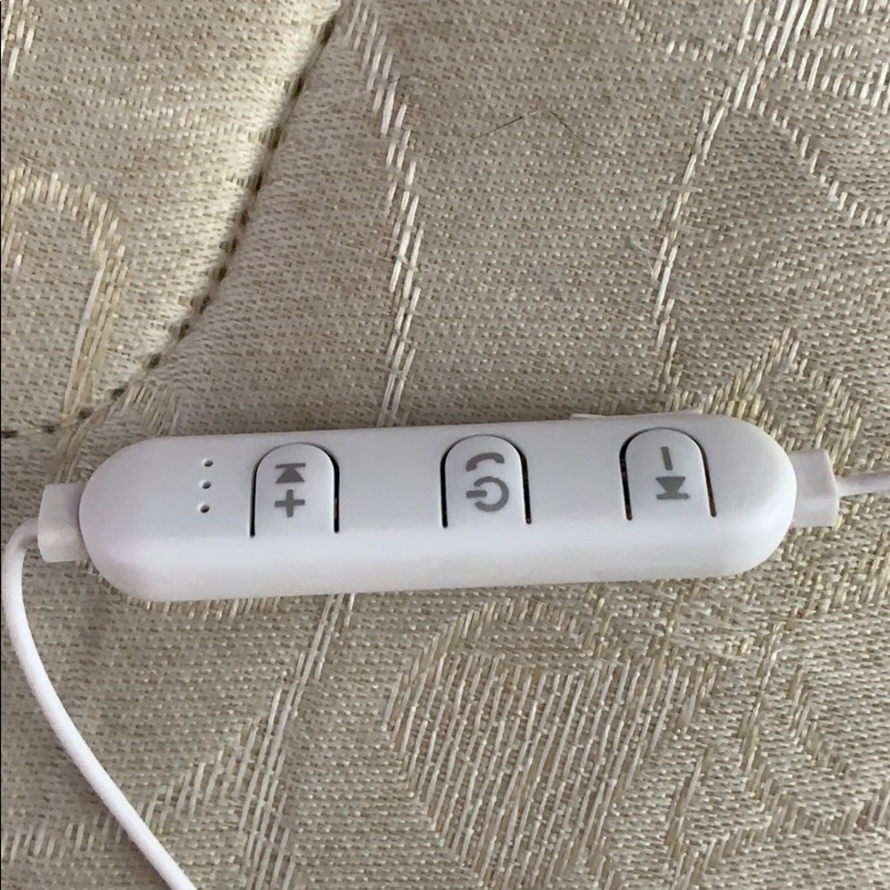 Bluetooth earbuds - Picture 4 of 5